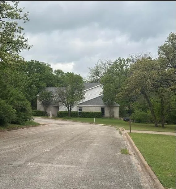 6 Creekwood Trail Bowie, TX 76230