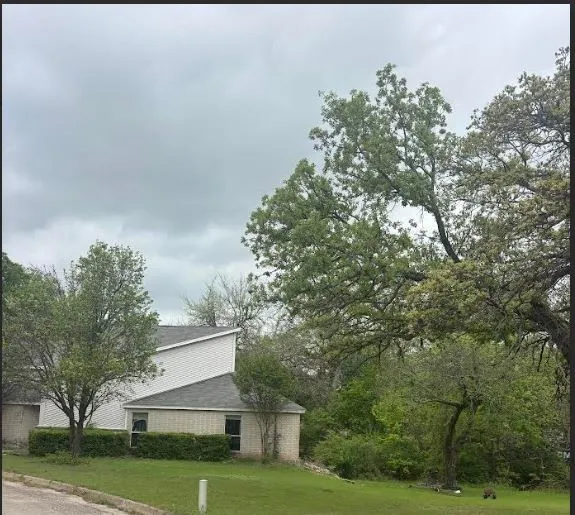 6 Creekwood Trail Bowie, TX 76230