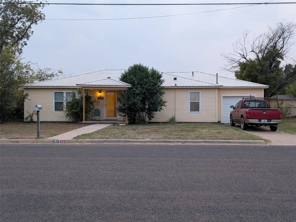 3223 Travis Street San Angelo, TX 76903