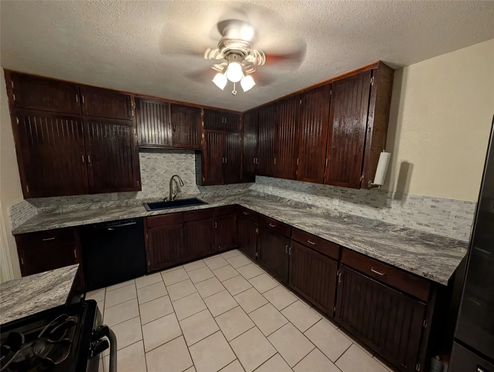 3223 Travis Street San Angelo, TX 76903
