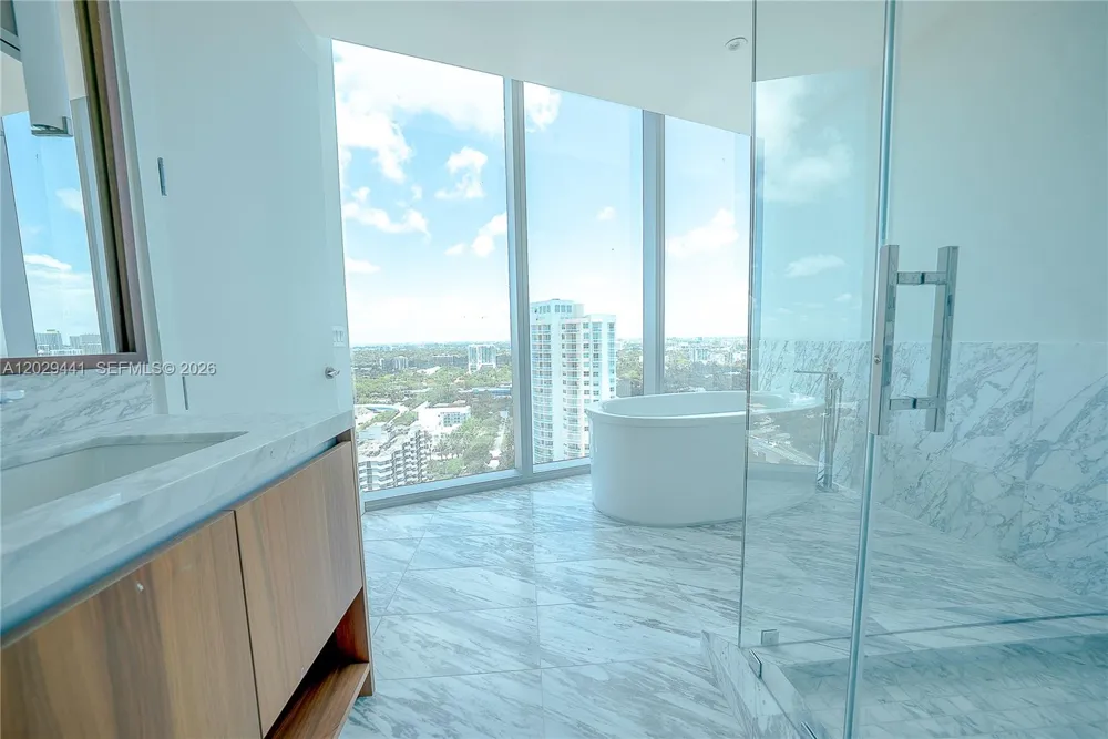 175 SE 25th Rd #2103 Miami, FL 33129