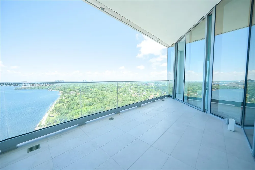 175 SE 25th Rd #2103 Miami, FL 33129