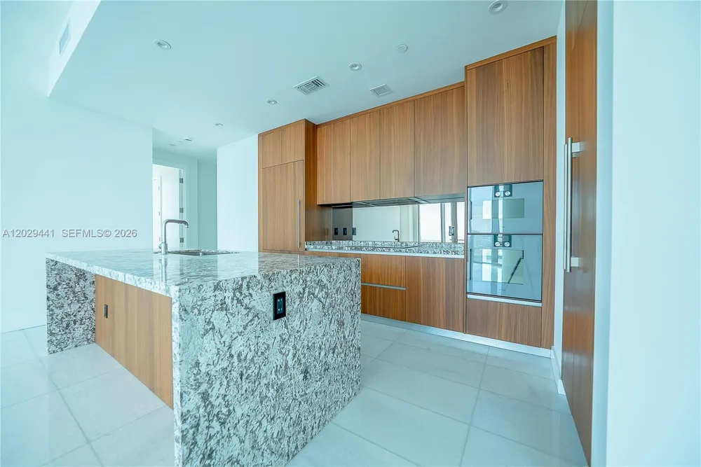 175 SE 25th Rd #2103 Miami, FL 33129
