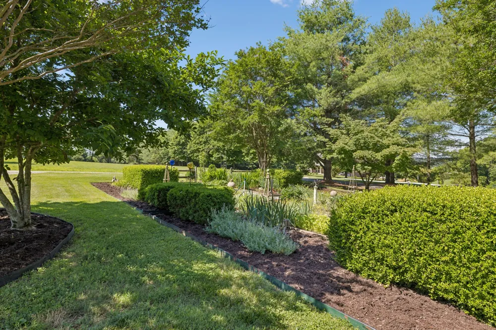6521 Eudailey Covington Rd College Grove, TN 37046