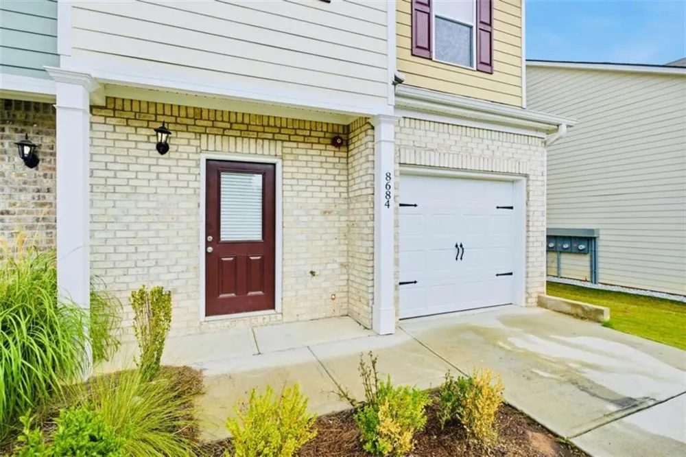 8684 Lakeview Commons #48 Jonesboro, GA 30238