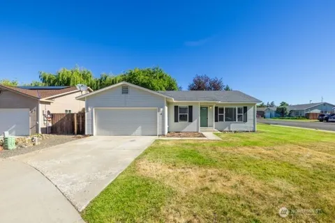 111 E Queen Place