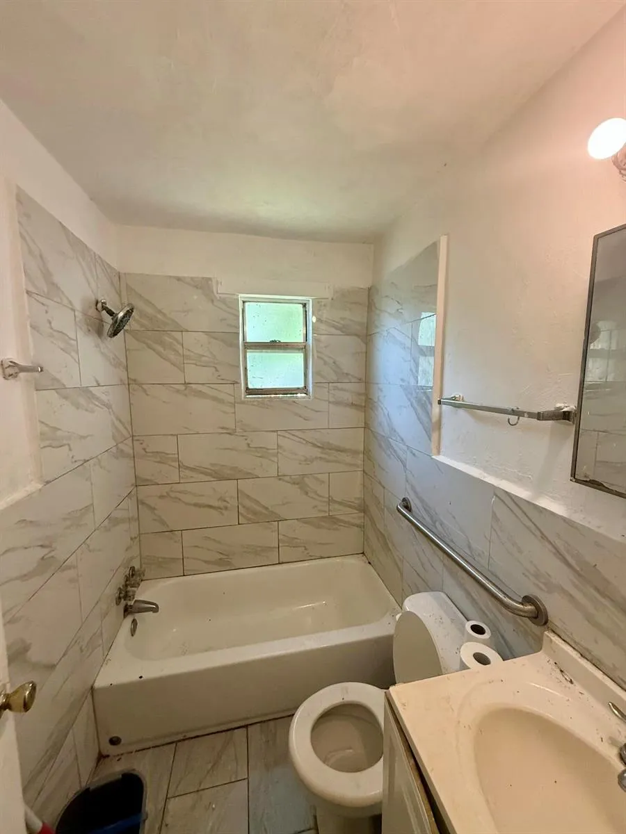 856 SW Ave D Belle Glade, FL 33430