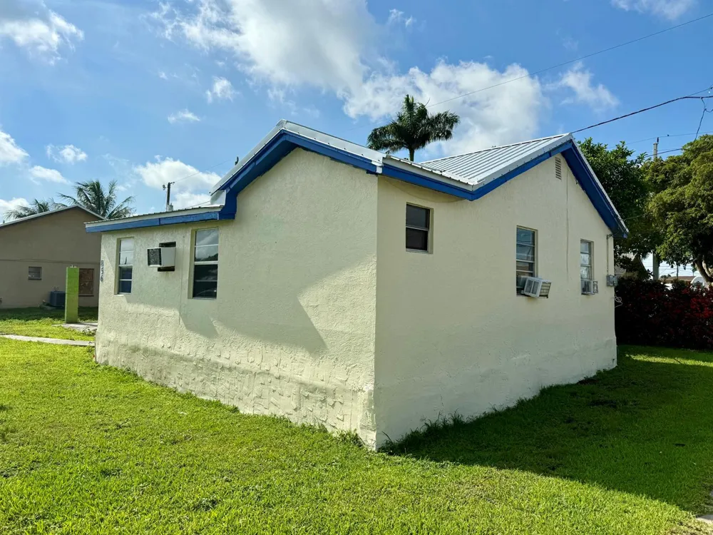 856 SW Ave D Belle Glade, FL 33430