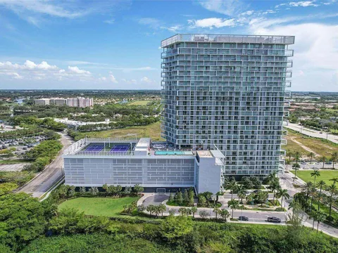 2000 Metropica Way #811