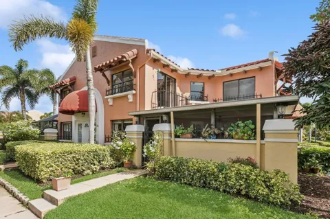 24 Uno Lago Drive