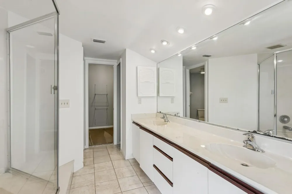24 Uno Lago Drive Juno Beach, FL 33408