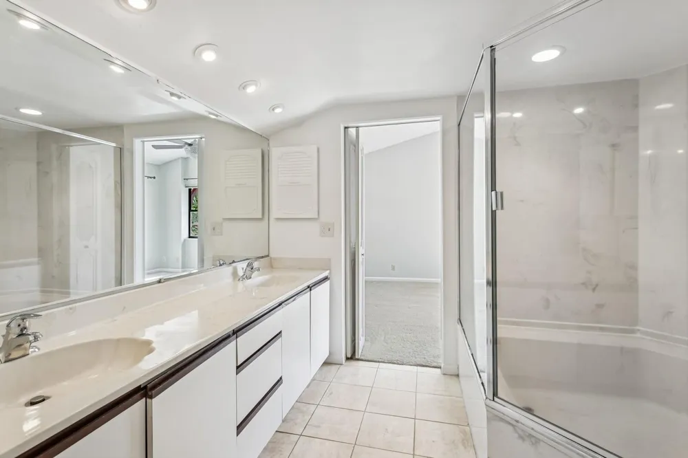 24 Uno Lago Drive Juno Beach, FL 33408