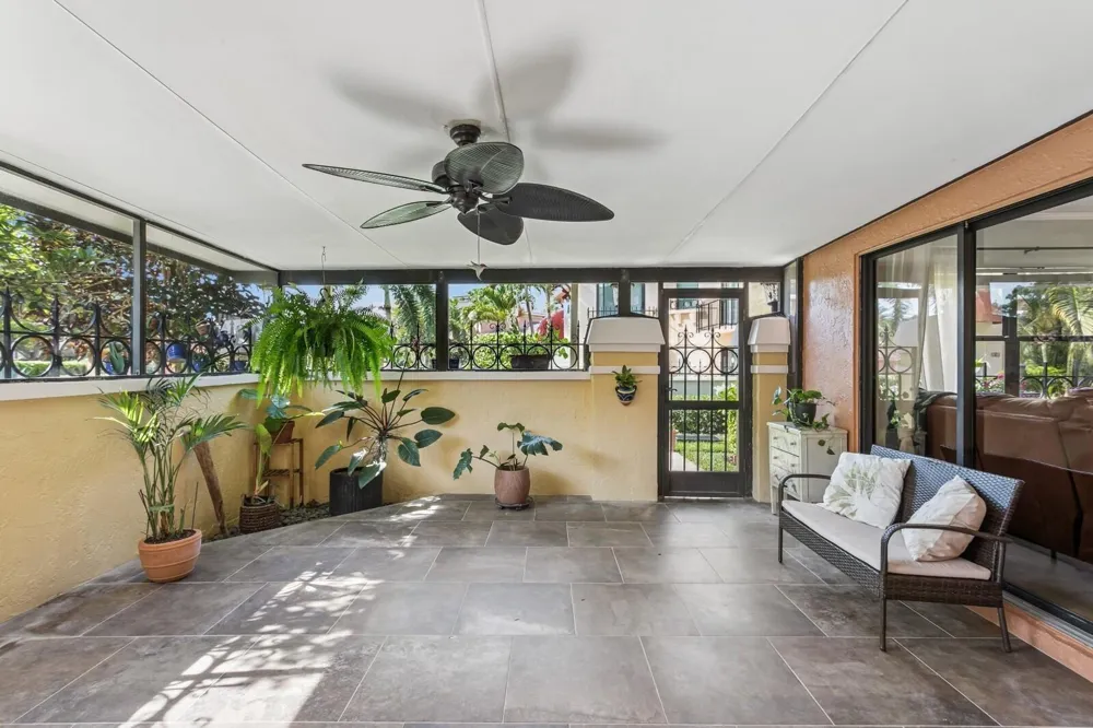 24 Uno Lago Drive Juno Beach, FL 33408
