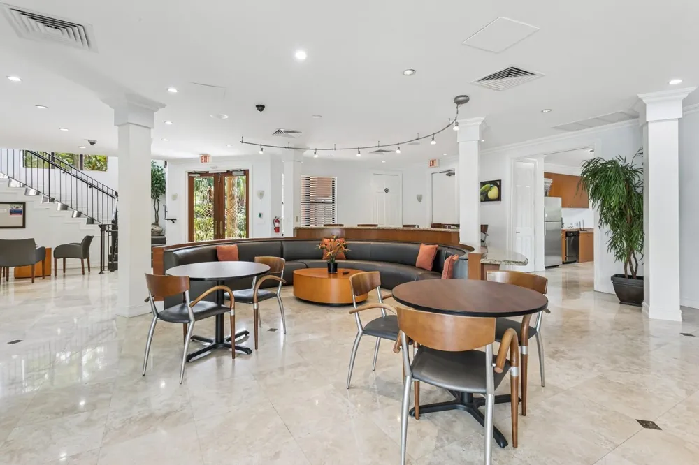 24 Uno Lago Drive Juno Beach, FL 33408