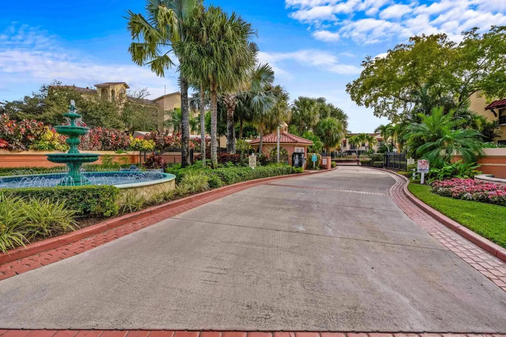 24 Uno Lago Drive Juno Beach, FL 33408