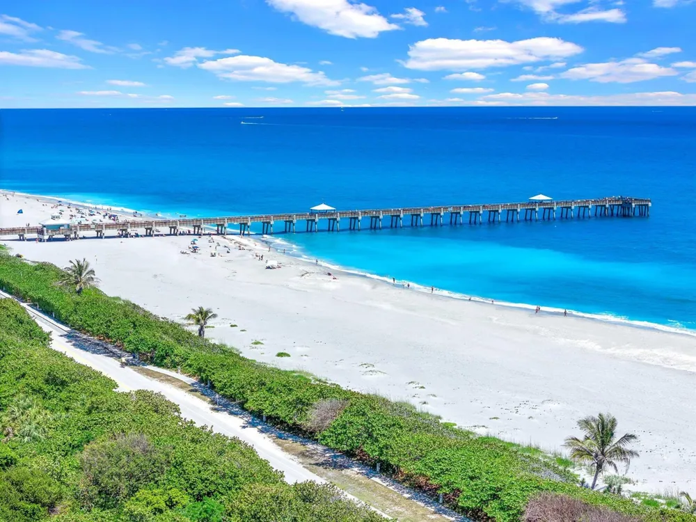 24 Uno Lago Drive Juno Beach, FL 33408