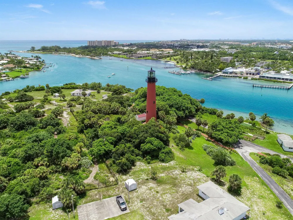 24 Uno Lago Drive Juno Beach, FL 33408