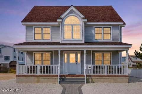 233 7th Street