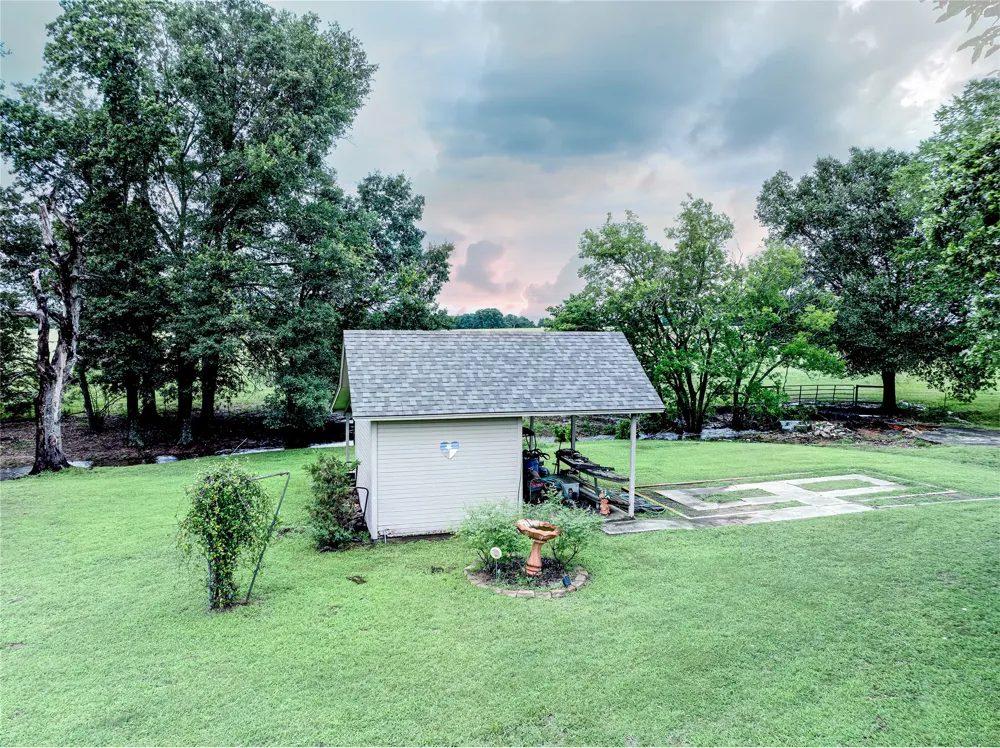 912 Walnut Creek Drive Fairfield, TX 75840