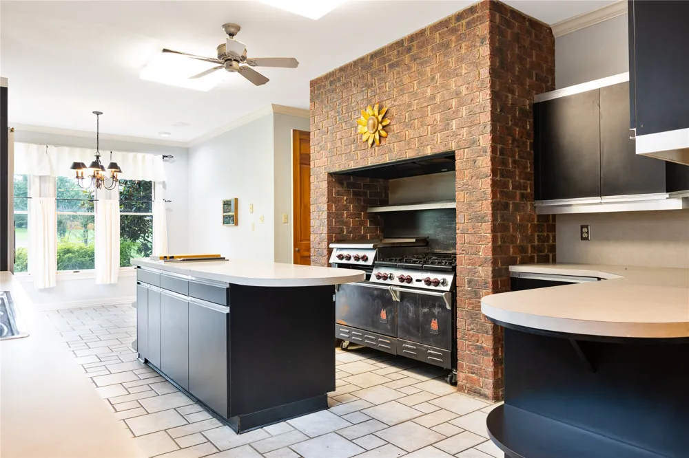912 Walnut Creek Drive Fairfield, TX 75840