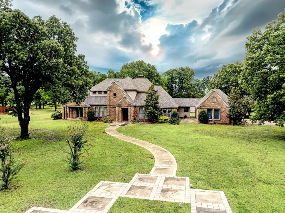 912 Walnut Creek Drive Fairfield, TX 75840