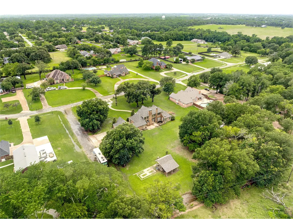 912 Walnut Creek Drive Fairfield, TX 75840