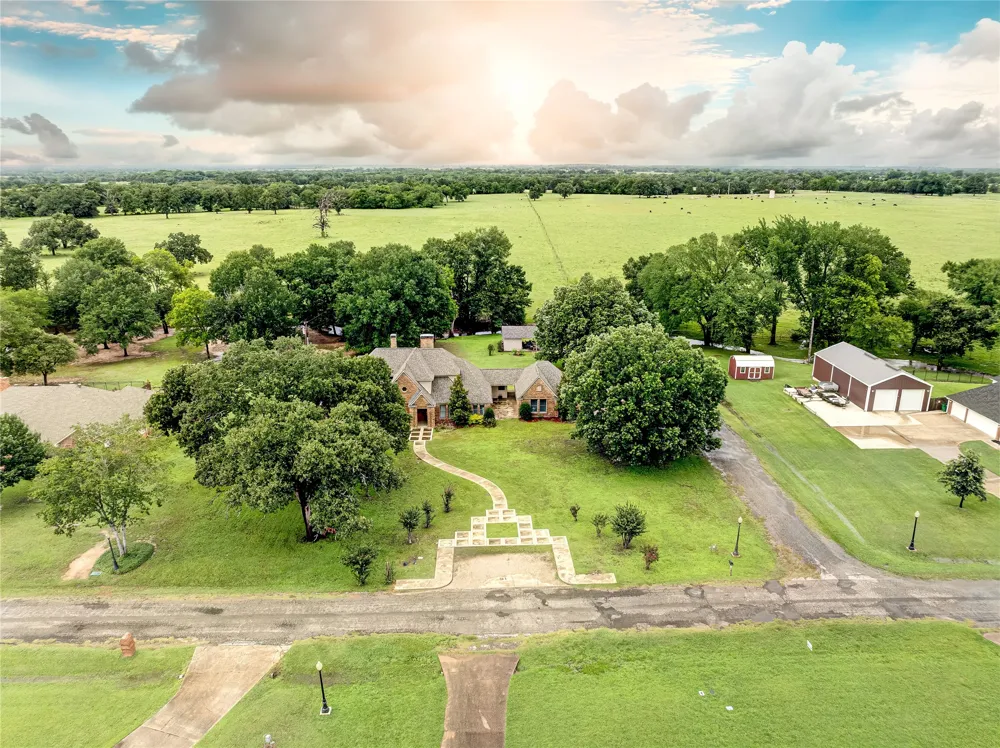 912 Walnut Creek Drive Fairfield, TX 75840