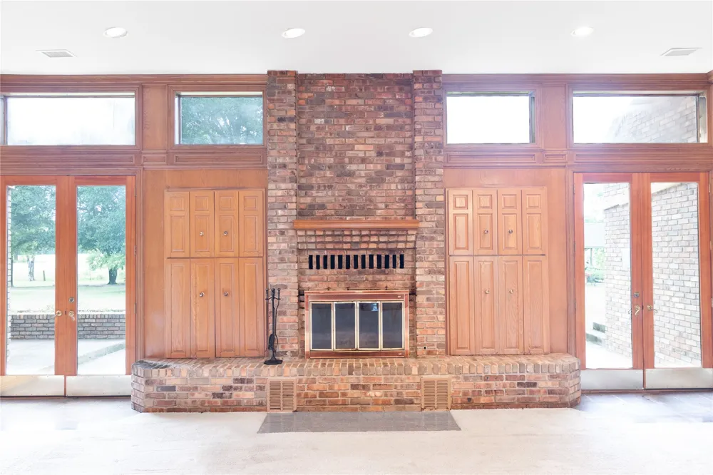 912 Walnut Creek Drive Fairfield, TX 75840