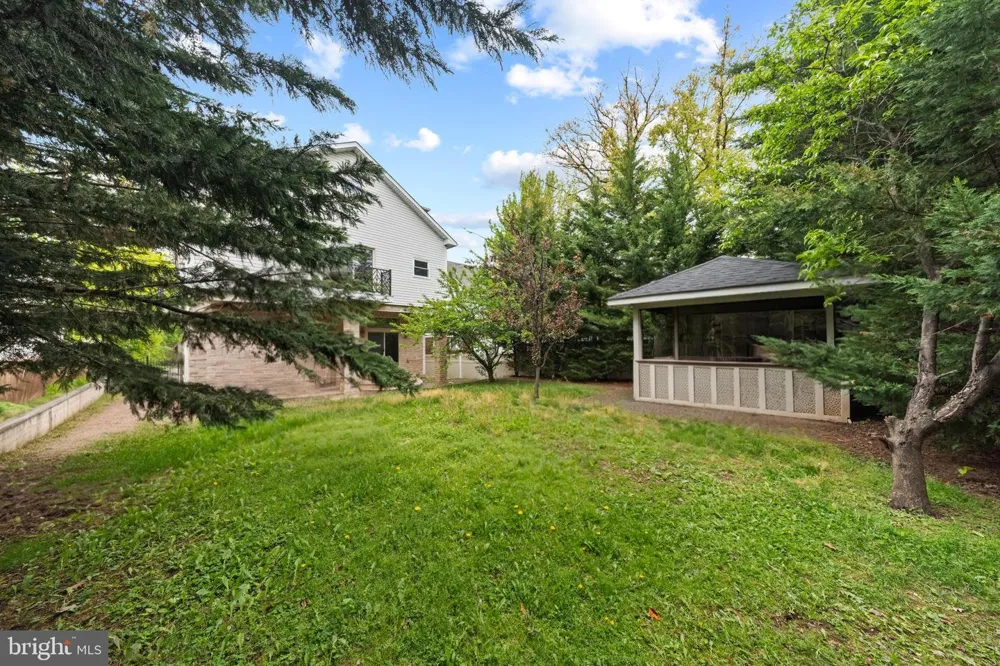 69 SUMMIT ROAD Elizabeth, NJ 07208