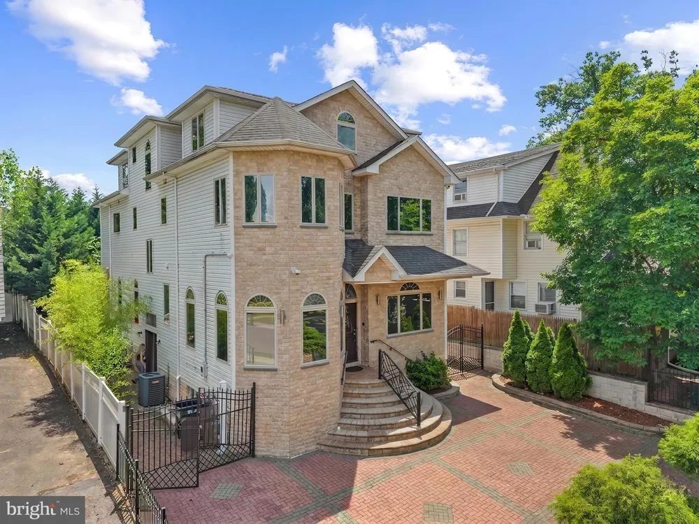 69 SUMMIT ROAD Elizabeth, NJ 07208