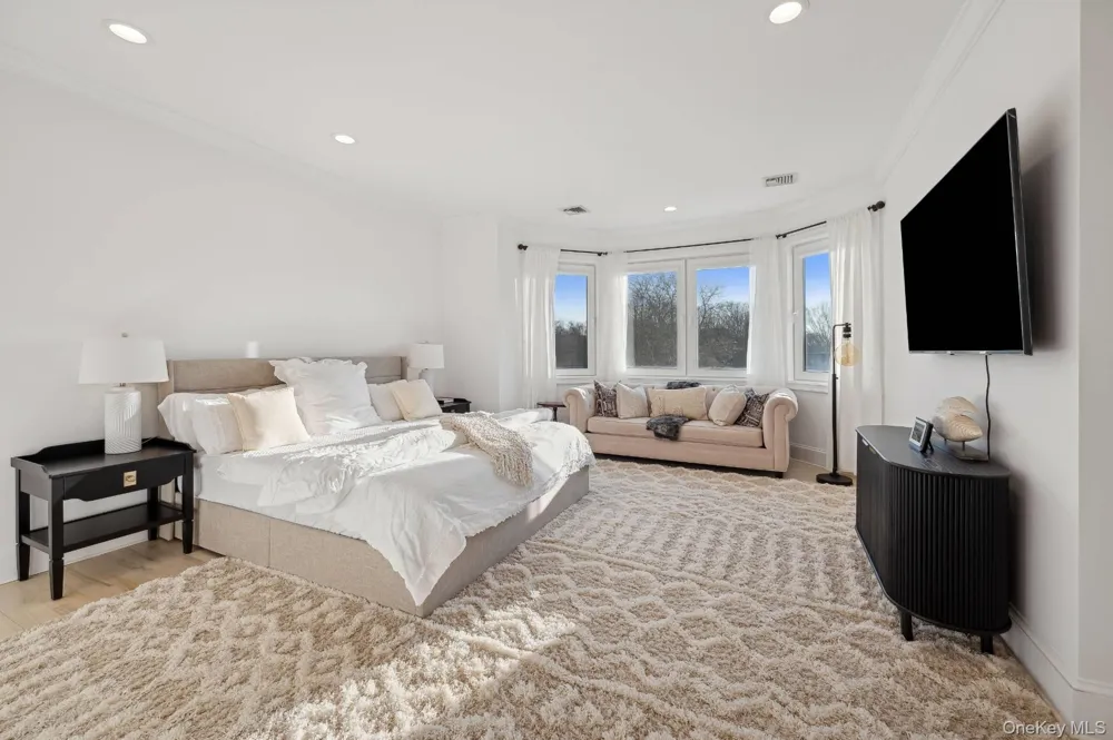131 Flying Point Road Southampton, NY 11968