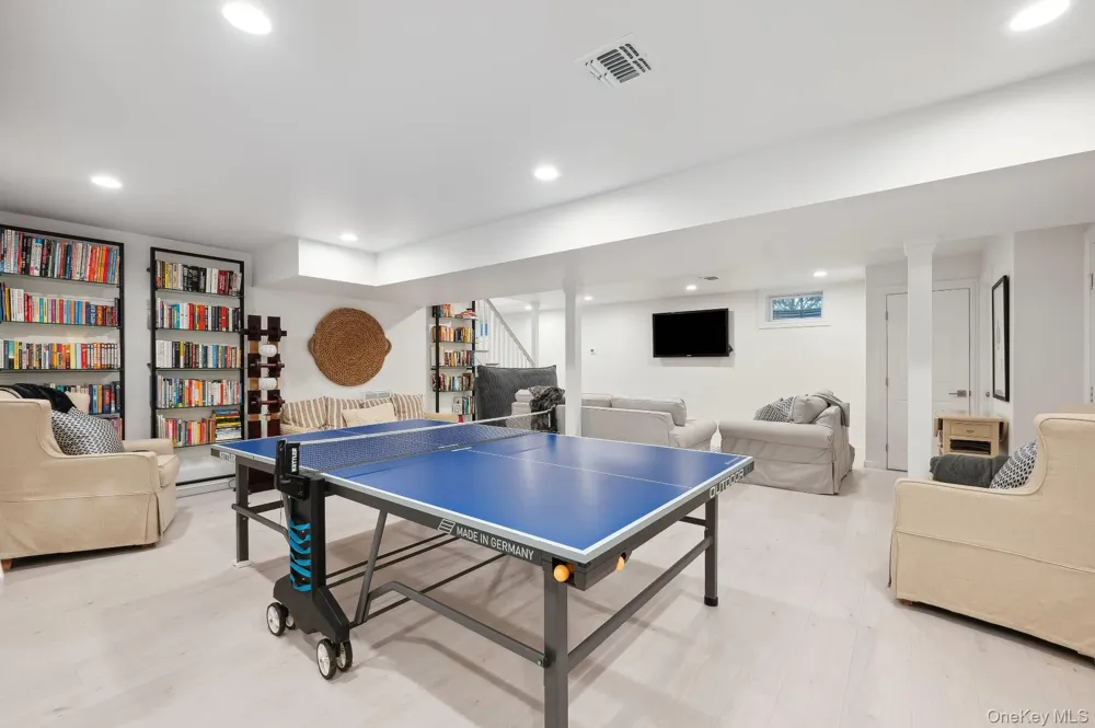 131 Flying Point Road Southampton, NY 11968
