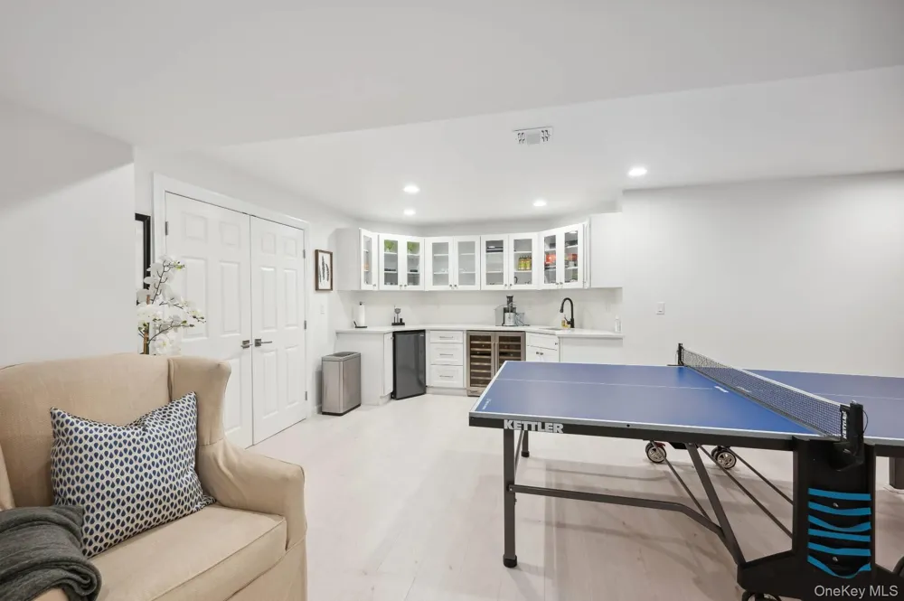 131 Flying Point Road Southampton, NY 11968