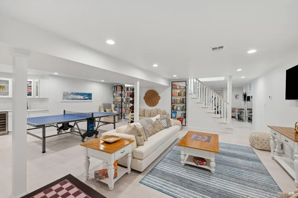 131 Flying Point Road Southampton, NY 11968