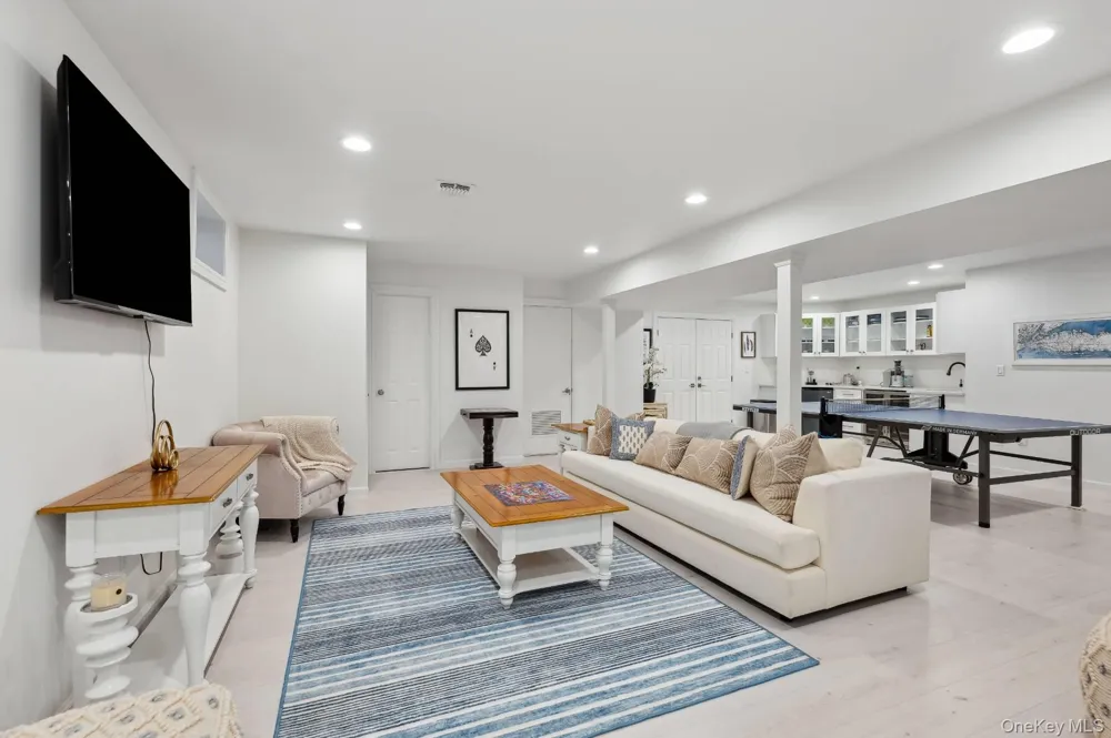 131 Flying Point Road Southampton, NY 11968