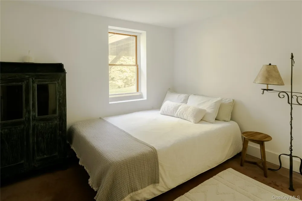 82 Near Road Red Hook, NY 12571