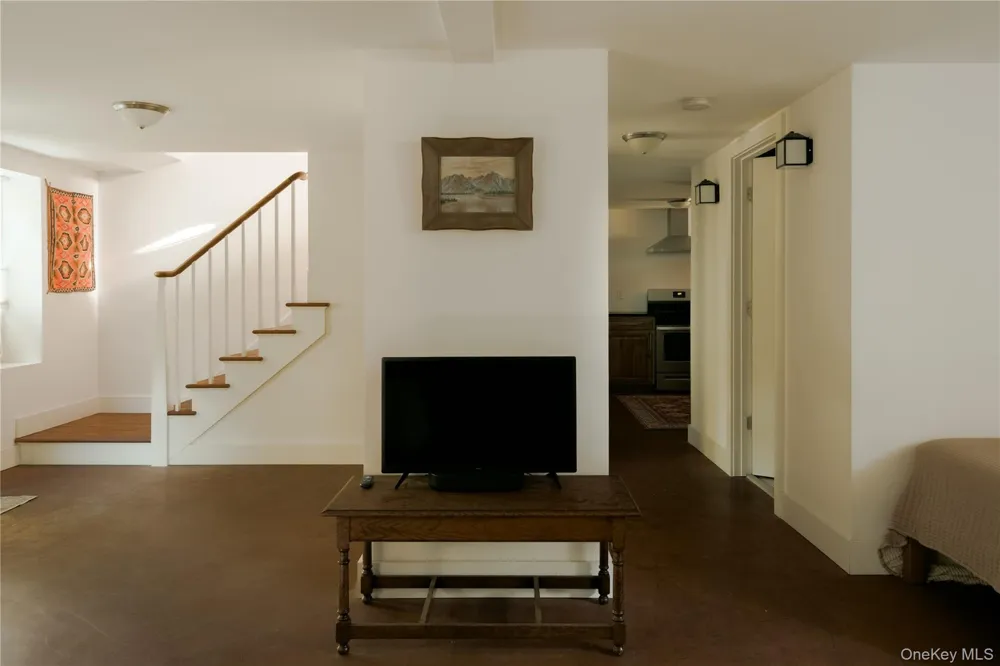 82 Near Road Red Hook, NY 12571