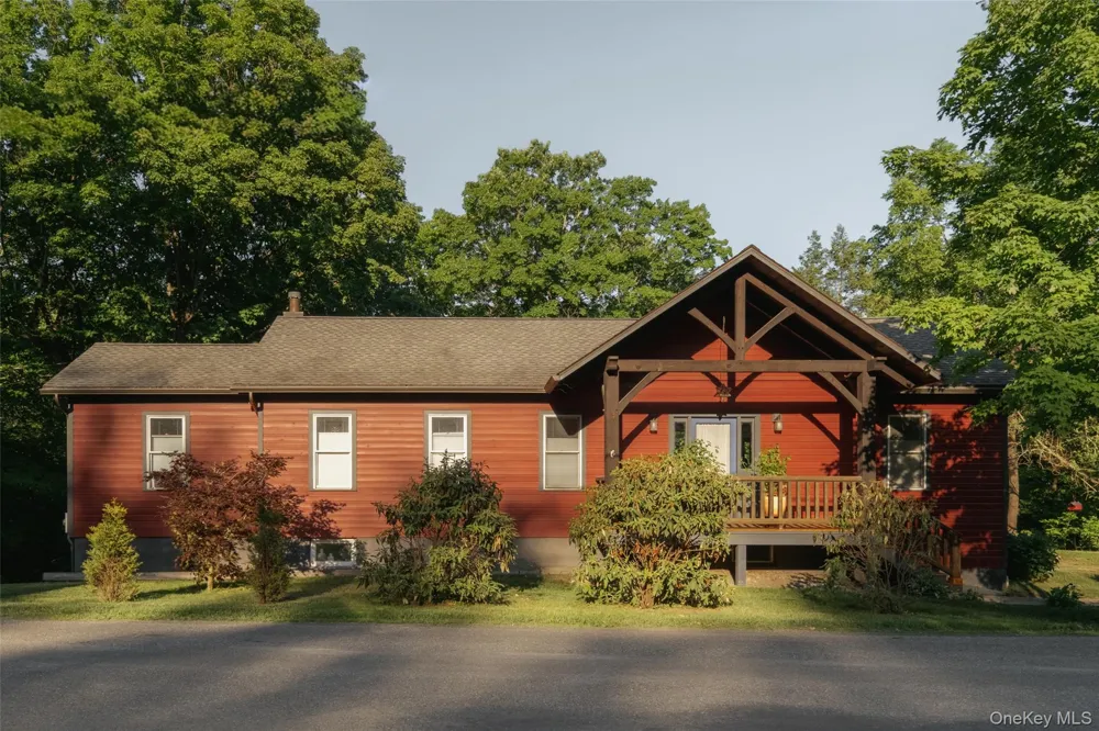 82 Near Road Red Hook, NY 12571