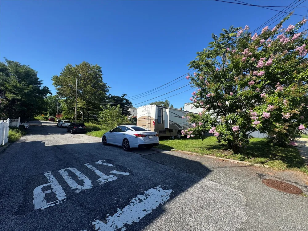8 Iroquois Street Staten Island, NY 10305