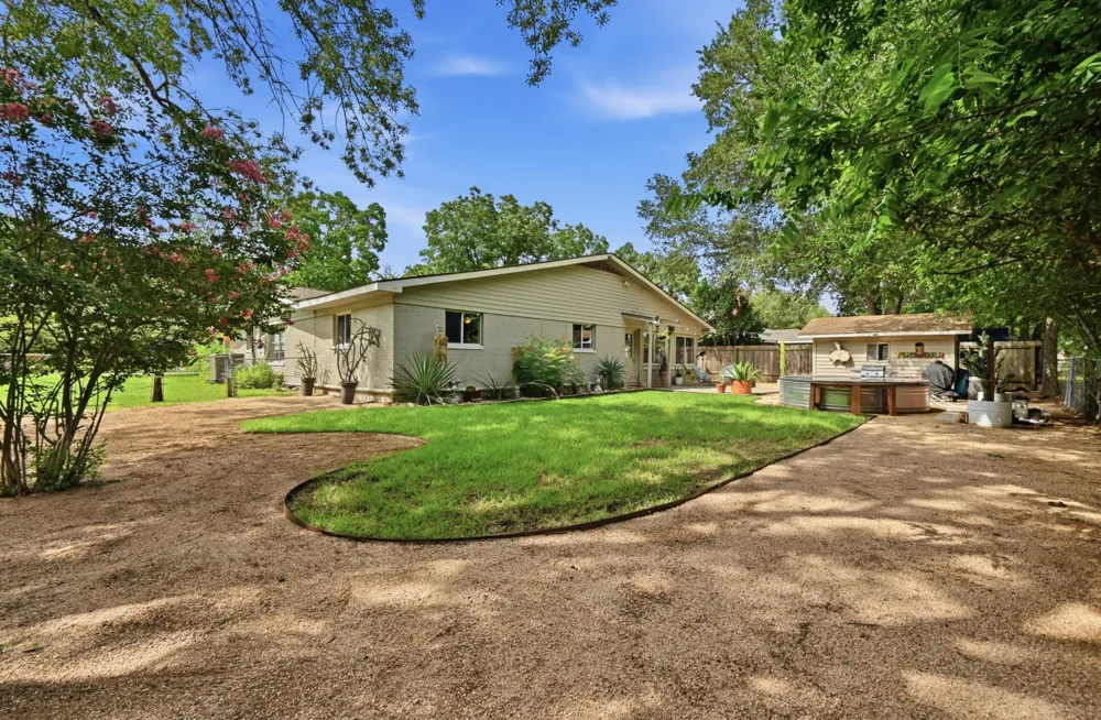 807 Campbell Street Lockhart, TX 78644