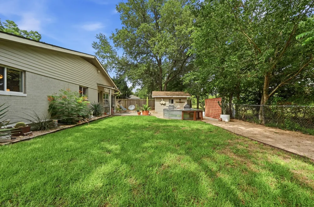 807 Campbell Street Lockhart, TX 78644