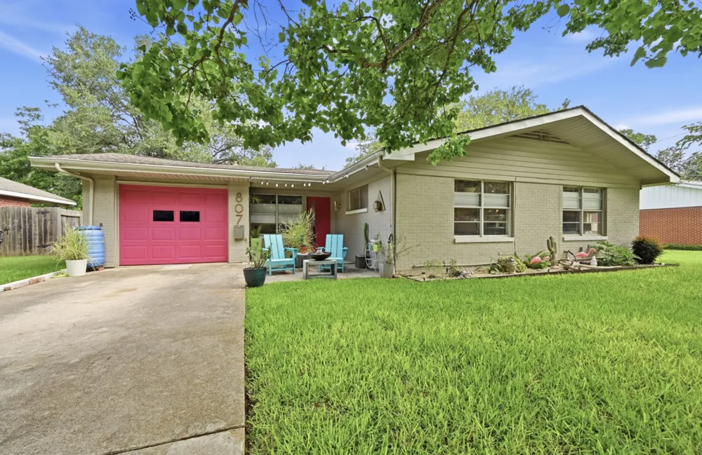 807 Campbell Street Lockhart, TX 78644