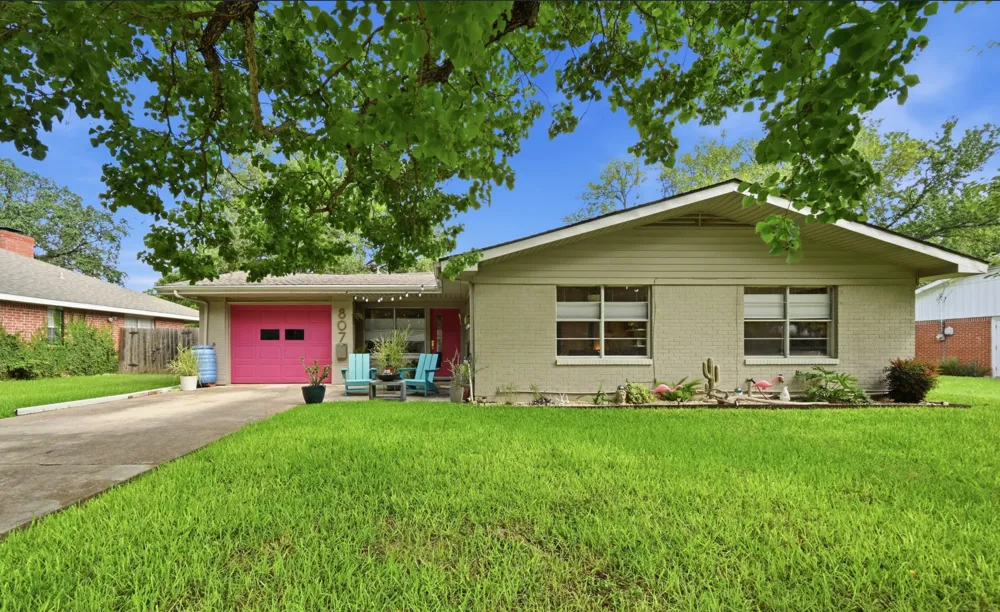807 Campbell Street Lockhart, TX 78644