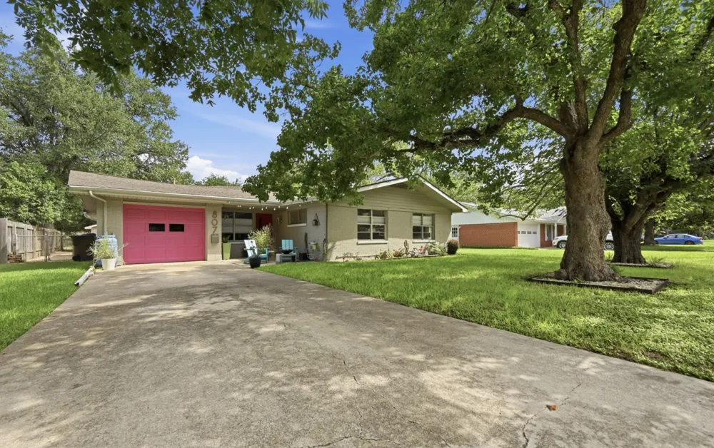 807 Campbell Street Lockhart, TX 78644