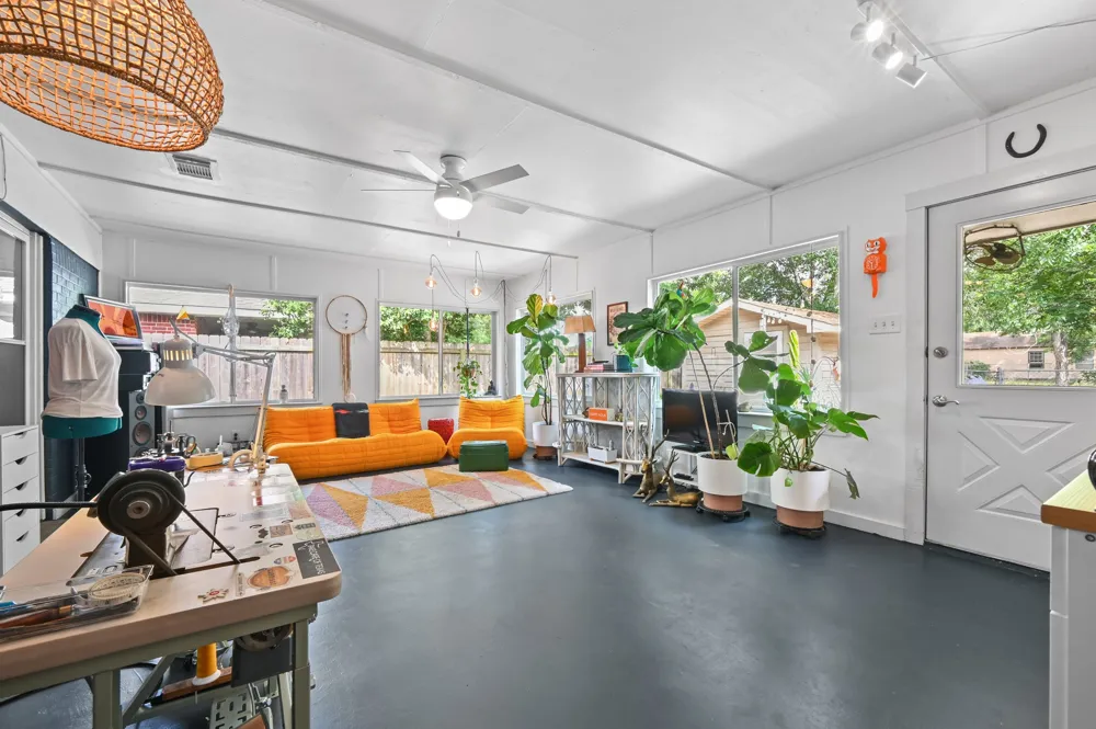 807 Campbell Street Lockhart, TX 78644