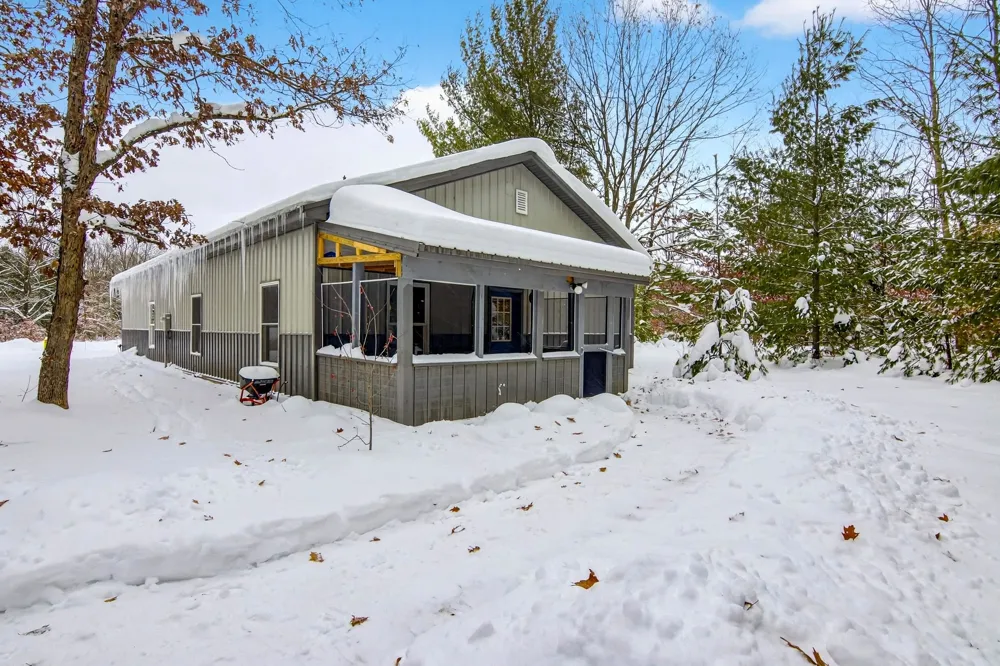 11775 Country Acres Drive Grant Township, MI 49643