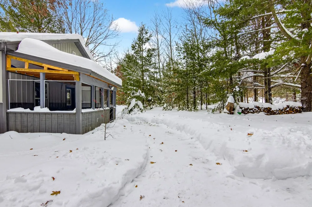 11775 Country Acres Drive Grant Township, MI 49643