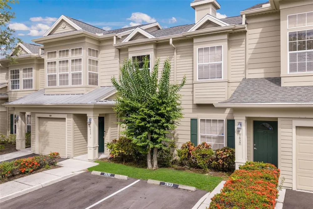 7633 PLANTATION CIRCLE #7633 University Park, FL 34201