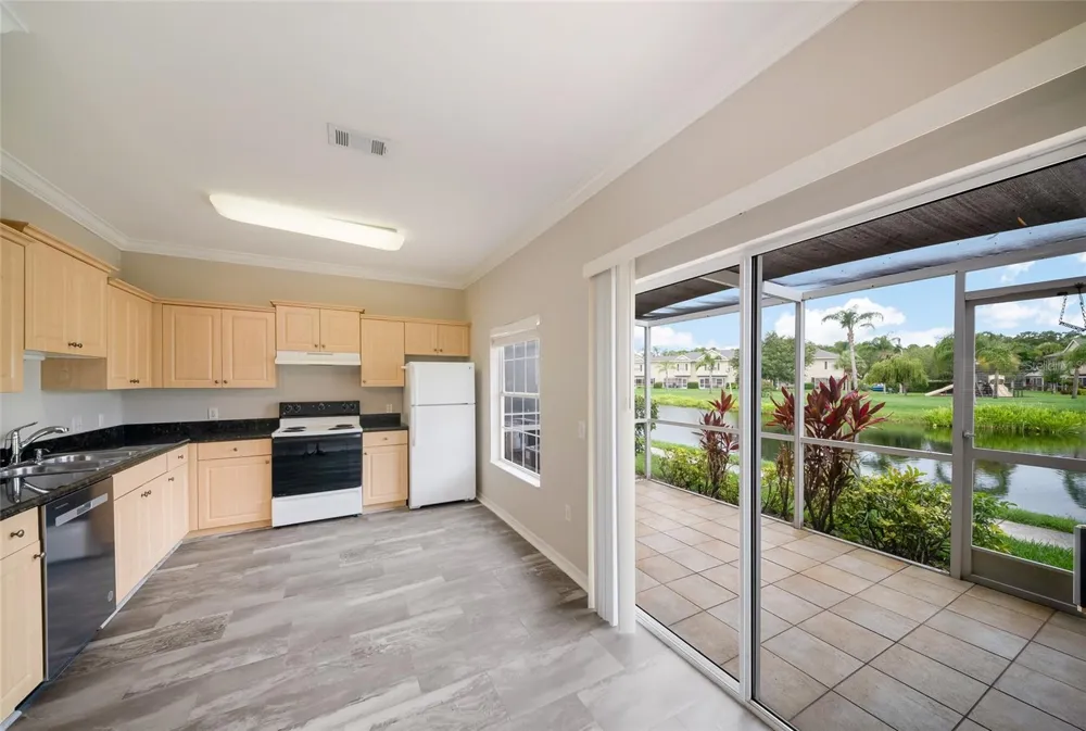 7633 PLANTATION CIRCLE #7633 University Park, FL 34201