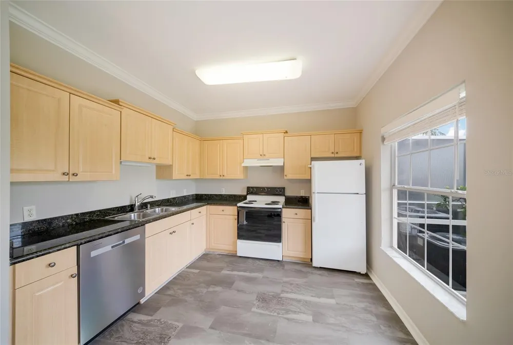 7633 PLANTATION CIRCLE #7633 University Park, FL 34201